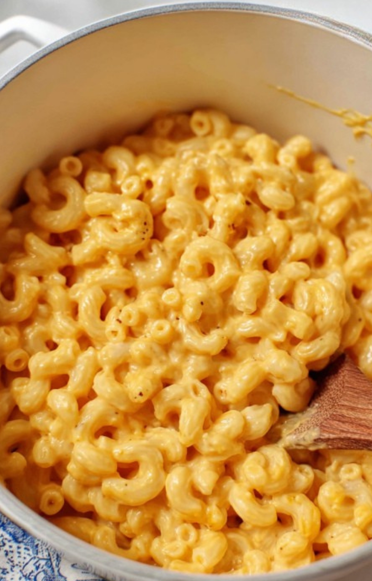 Pot filled with vegan macaroni and cheese, creamy and golden, ideal for an easy weeknight meal the whole family will enjoy.