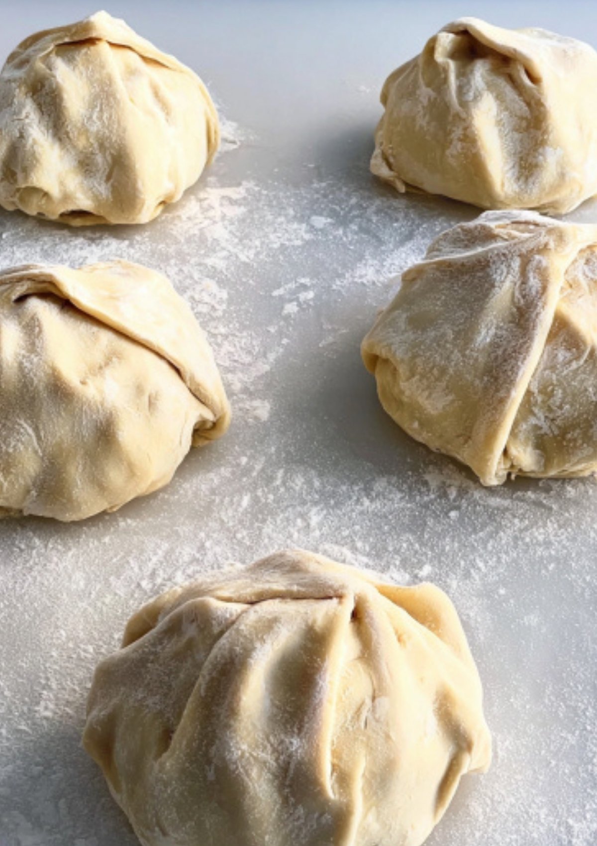 Raw puff pastry parcels filled with beef and mushroom mixture, ready for the oven. Easy step-by-step prep for homemade mini wellingtons, ideal for meal prepping and special events.